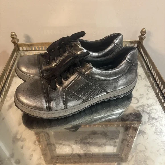 V Italia Shoes Womens Size 39 EU Silver Metallic Lace Up Comfort Casual Sneakers - Picture 1 of 9